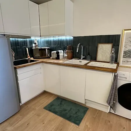 2 A 4 Personnes A 50m De La