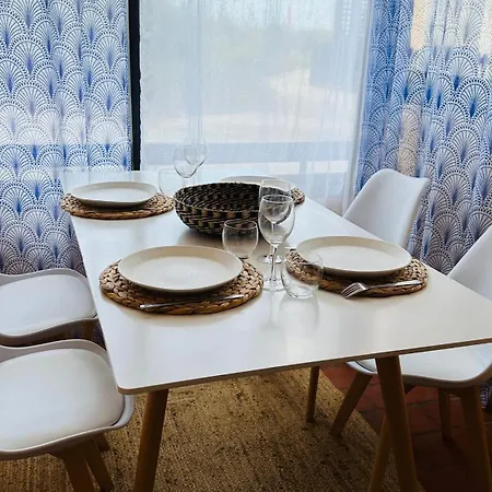 2 A 4 Personnes A 50m De La *