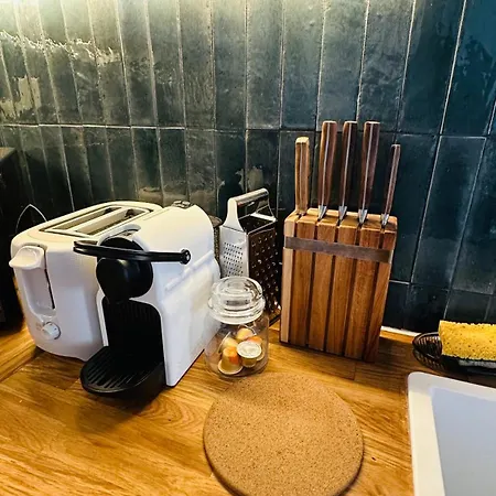 2 A 4 Personnes A 50m De La